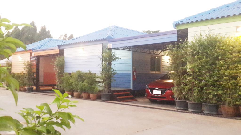 Hi Tech Resort Kabin Buri Bagian luar foto
