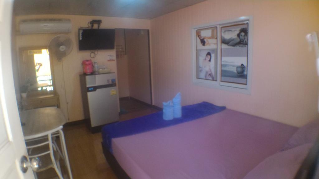 Hi Tech Resort Kabin Buri Bagian luar foto