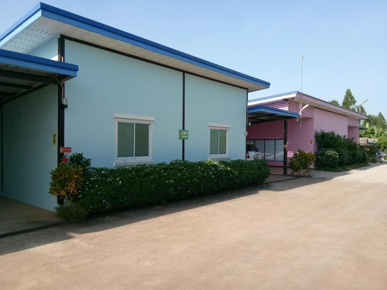 Hi Tech Resort Kabin Buri Bagian luar foto