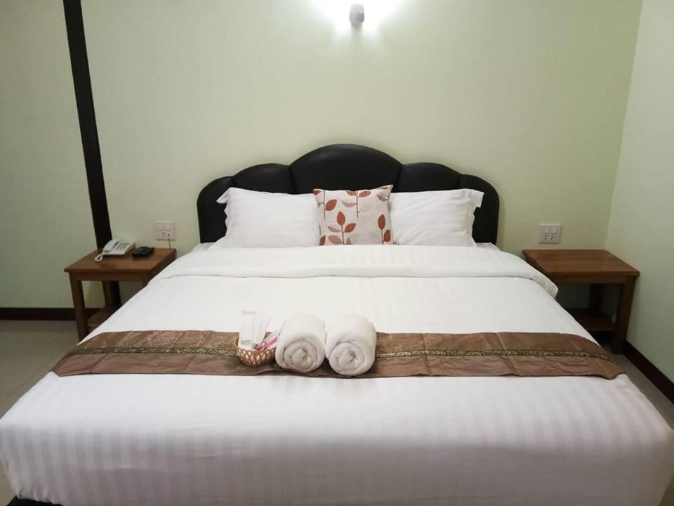 Hi Tech Resort Kabin Buri Bagian luar foto