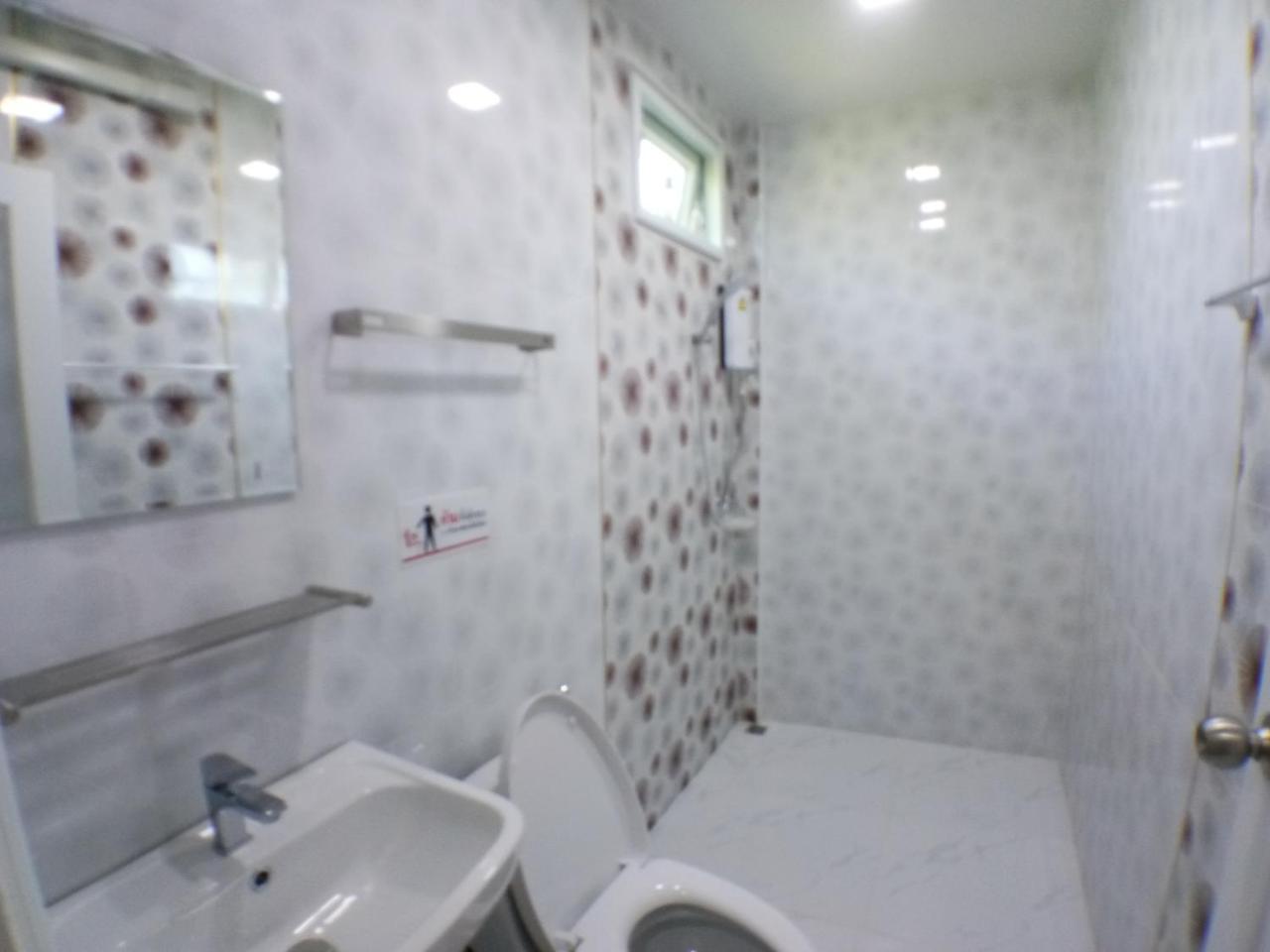 Hi Tech Resort Kabin Buri Bagian luar foto