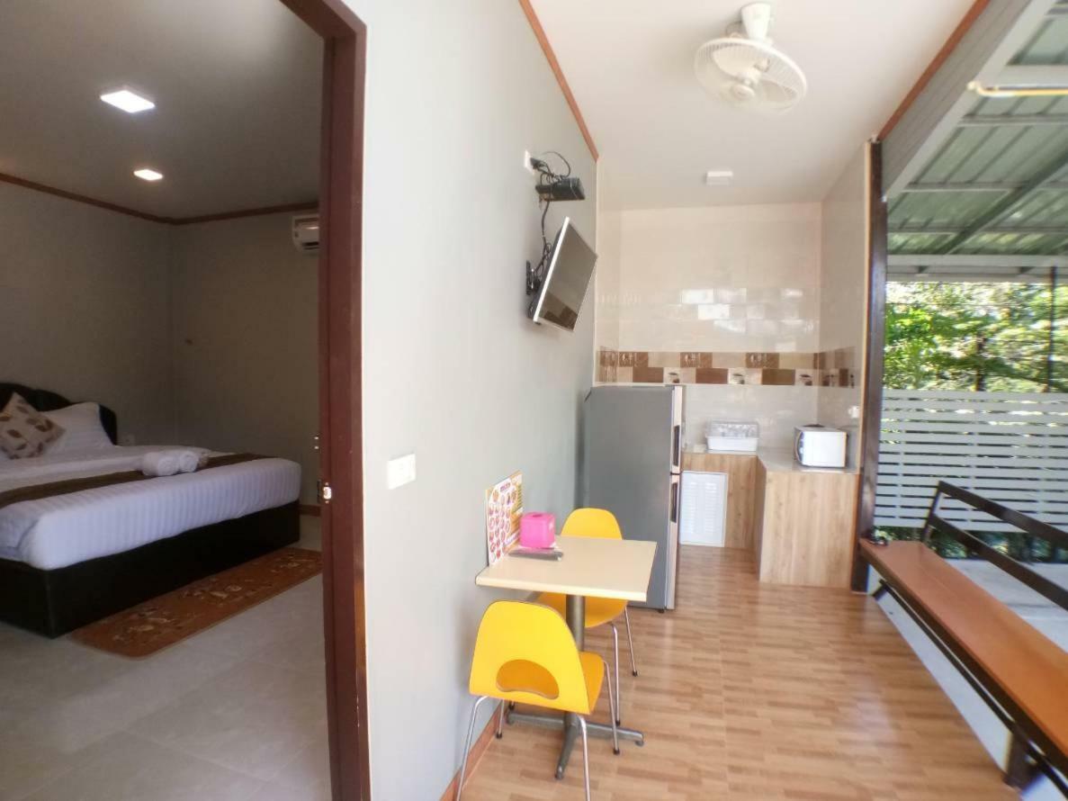 Hi Tech Resort Kabin Buri Bagian luar foto