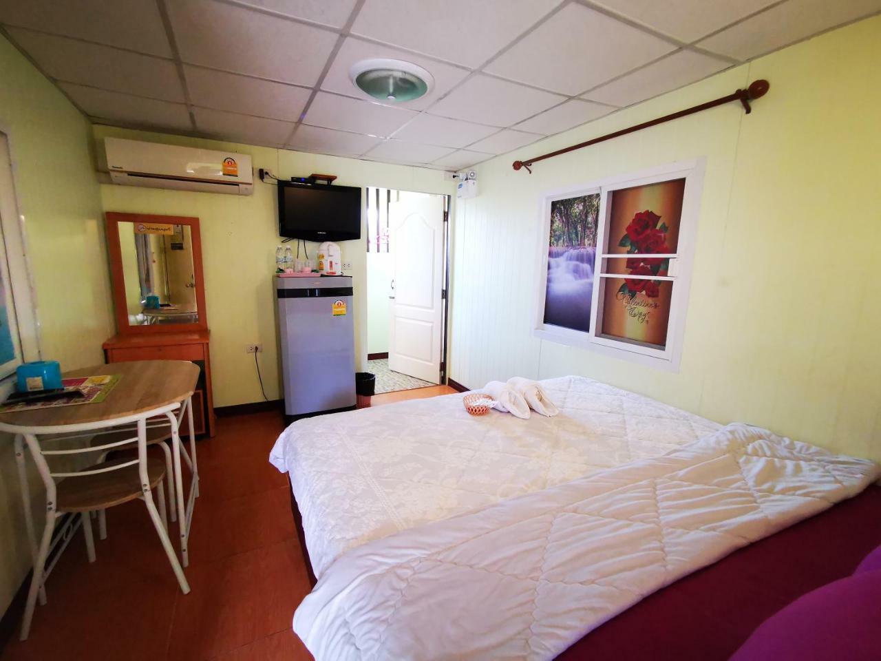 Hi Tech Resort Kabin Buri Bagian luar foto