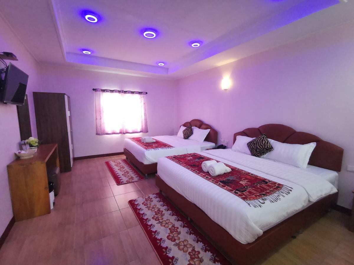 Hi Tech Resort Kabin Buri Bagian luar foto