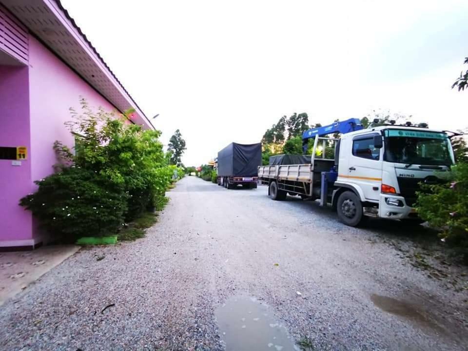 Hi Tech Resort Kabin Buri Bagian luar foto