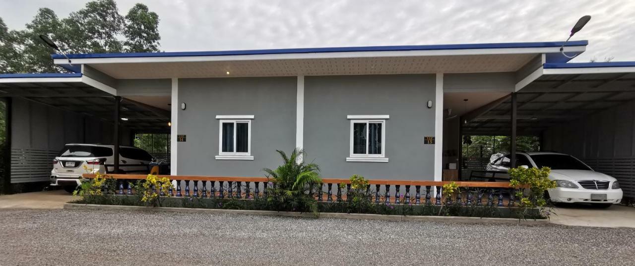 Hi Tech Resort Kabin Buri Bagian luar foto