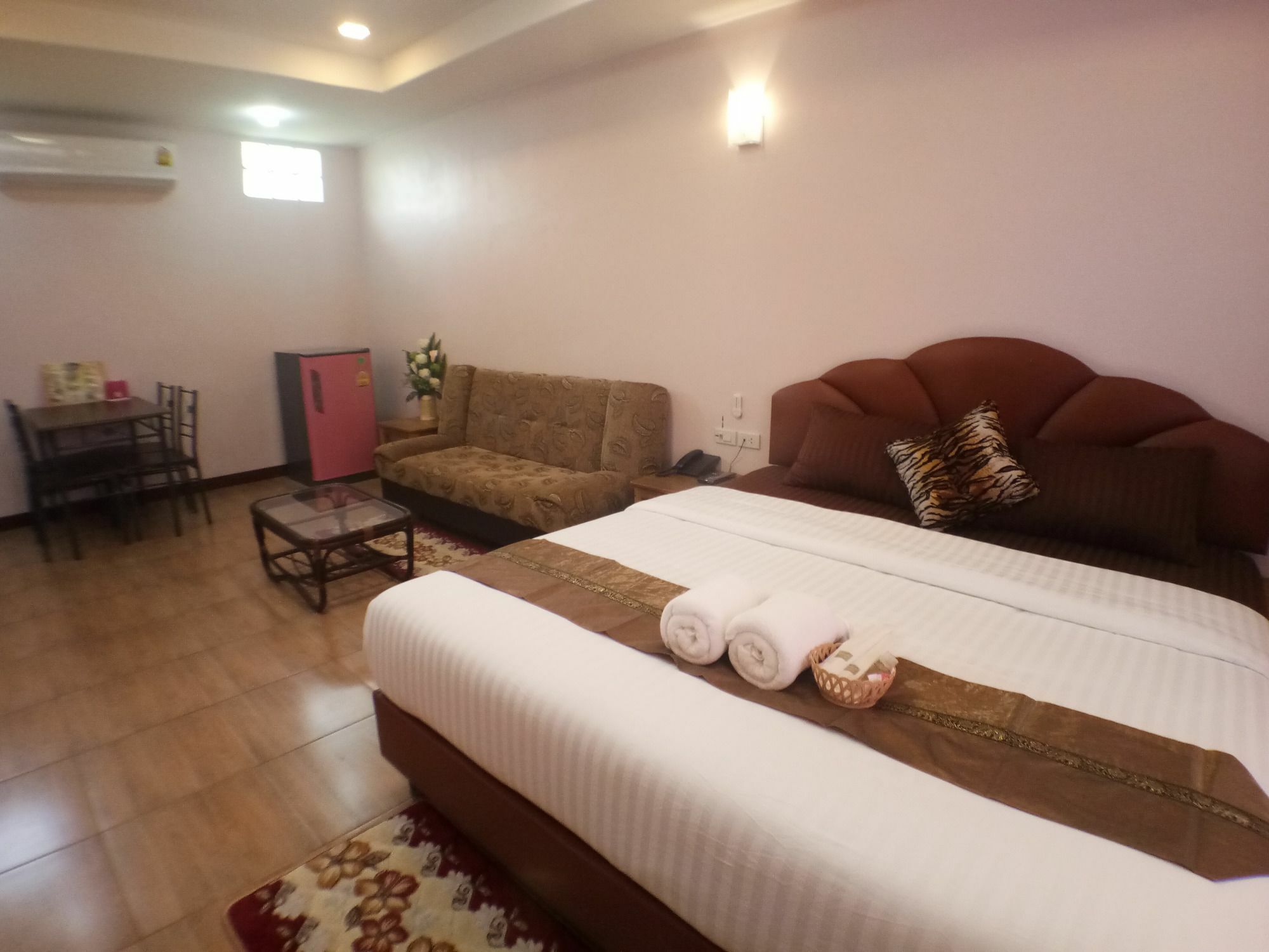 Hi Tech Resort Kabin Buri Bagian luar foto